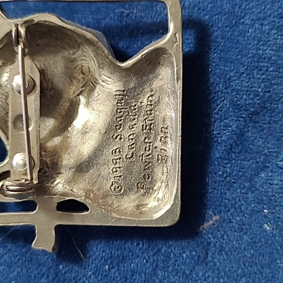 Seagull signed pewter 1993 cat with bow brooch - Picture 3 of 4